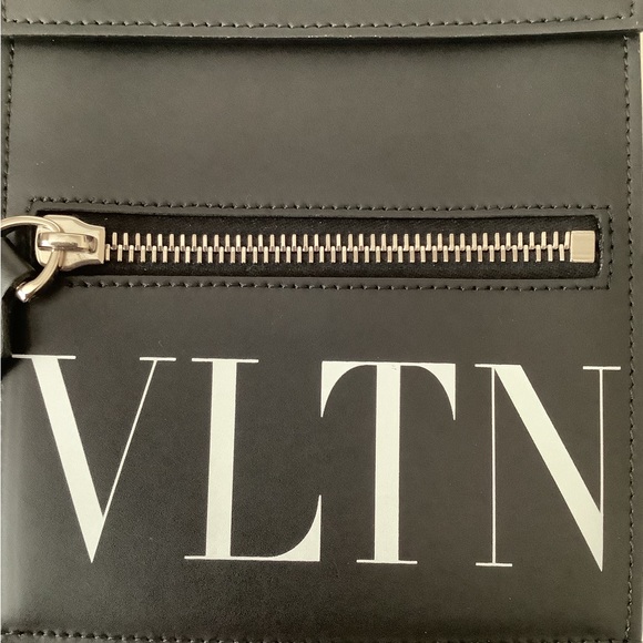 Authentic Valentino Garavani Unisex Calf Leather Phone Neck Strap Nior - Picture 3 of 13